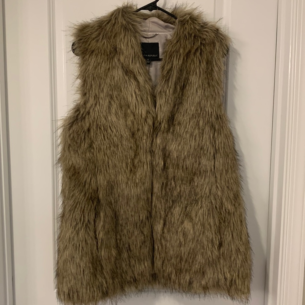 Banana Republic faux fur vest (brown) (size Small) (like New)